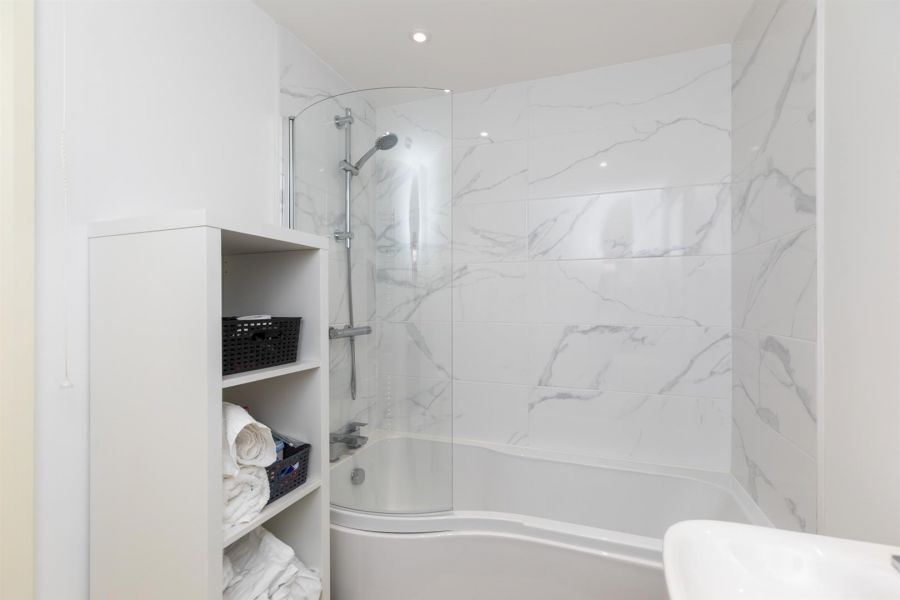 Apt 7, 1d Lewis Mews