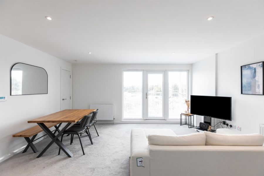 Apt 7, 1d Lewis Mews
