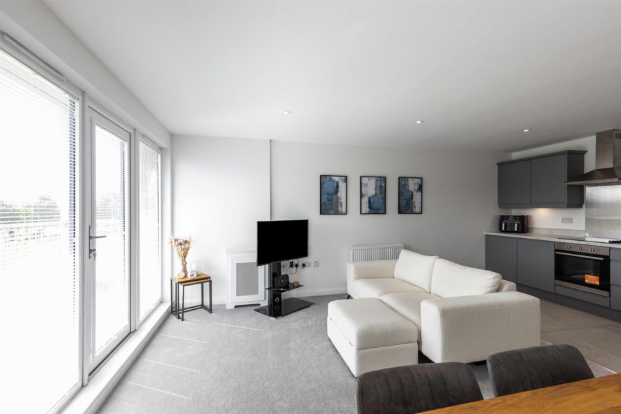 Apt 7, 1d Lewis Mews