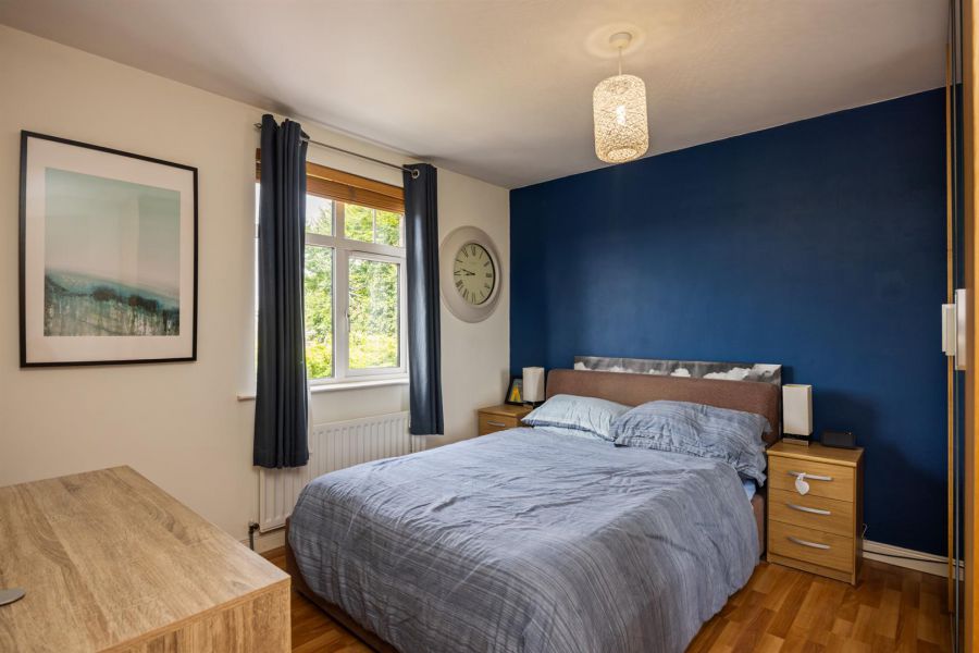 136 Ashmount Park
