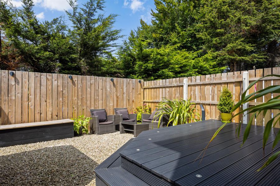 136 Ashmount Park