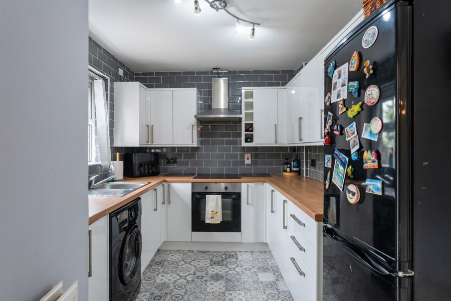 8 Avoniel Road