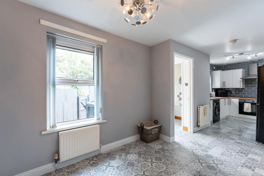 8 Avoniel Road