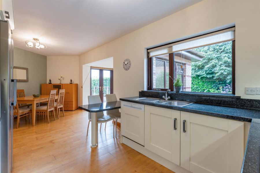 15 Grangewood Park