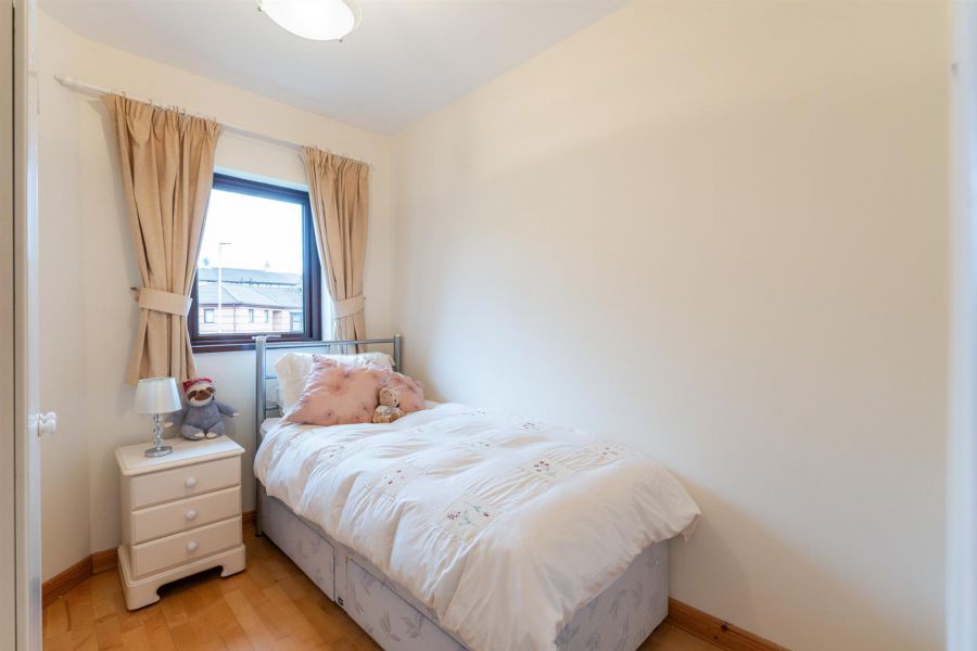 15 Grangewood Park