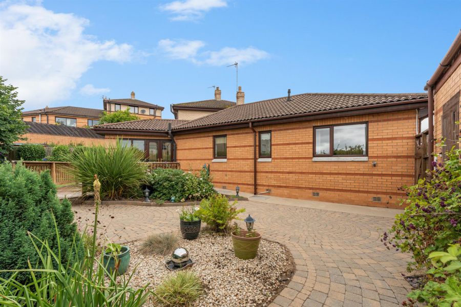 15 Grangewood Park
