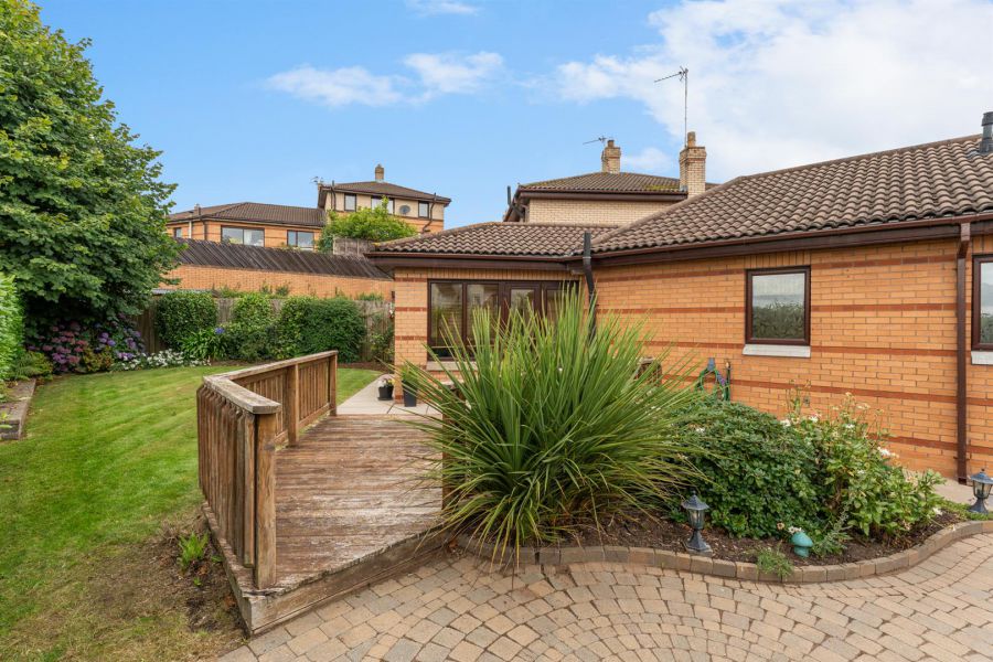15 Grangewood Park