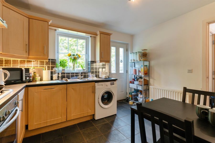 86 Leathem Square