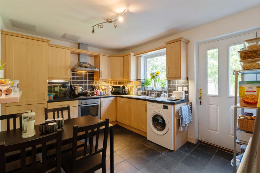 86 Leathem Square