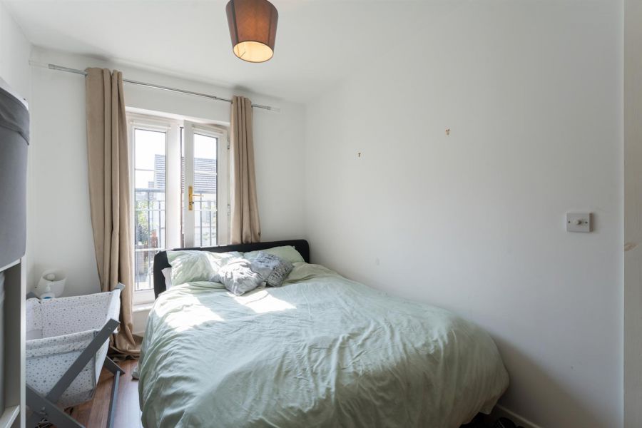 86 Leathem Square