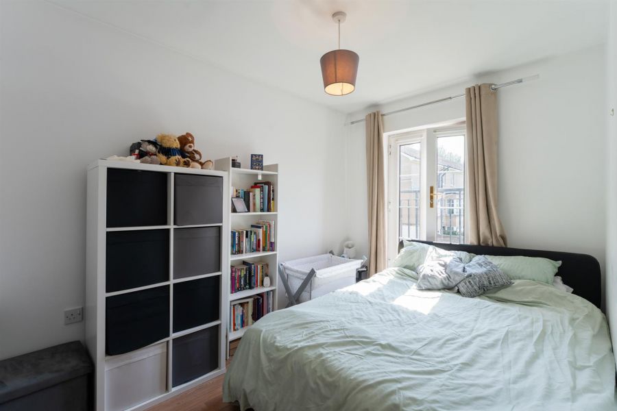 86 Leathem Square