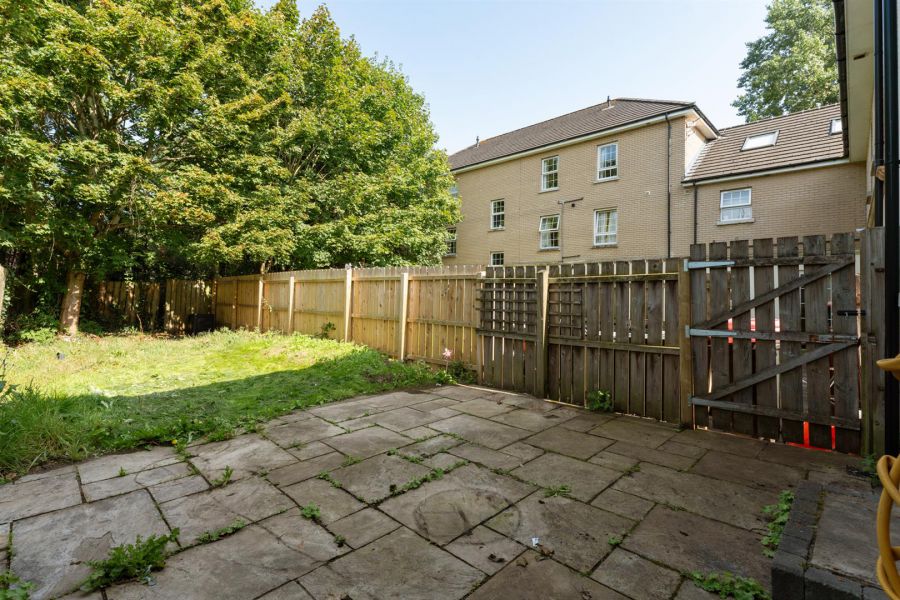 86 Leathem Square