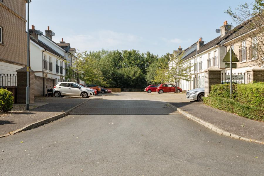 86 Leathem Square