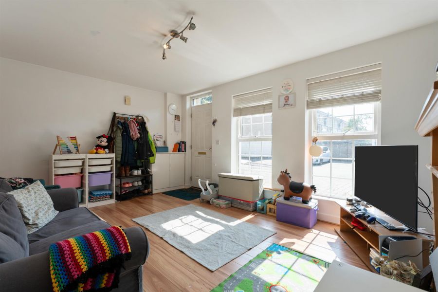 86 Leathem Square
