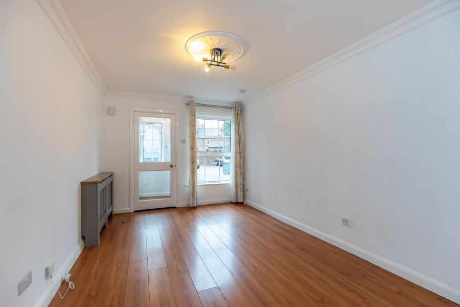 Apt 13 Earls Court, Bethany Street