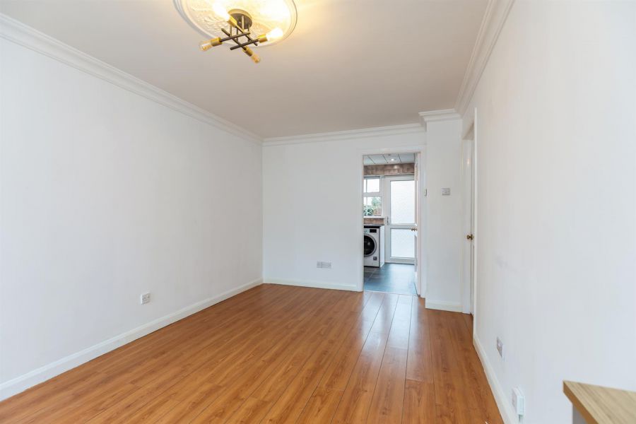 Apt 13 Earls Court, Bethany Street