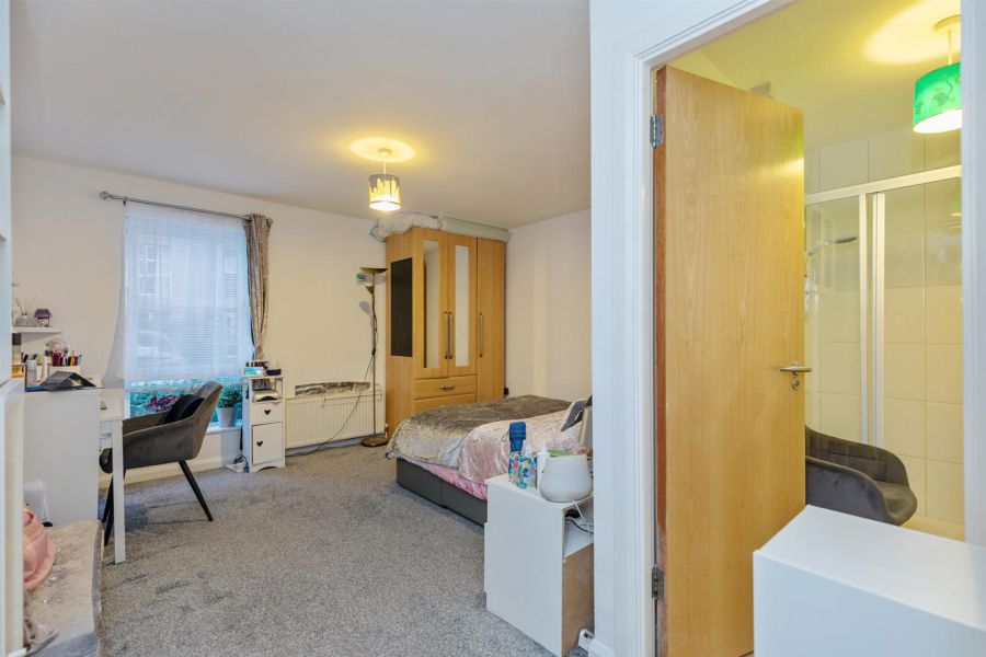 Apt 1, 3 Lewis Mews