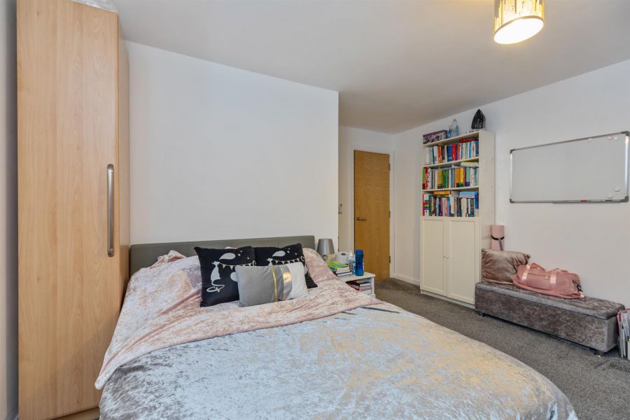 Apt 1, 3 Lewis Mews