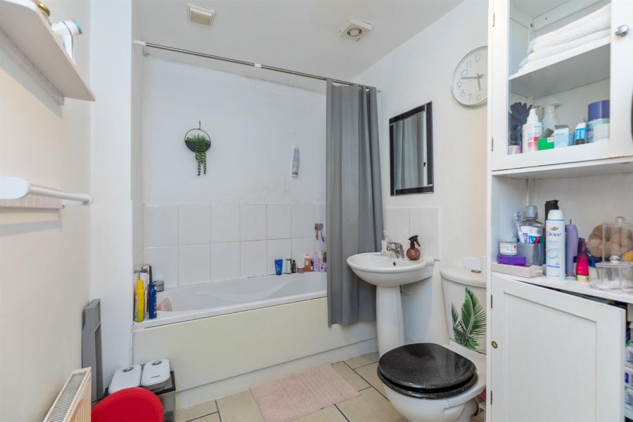 Apt 1, 3 Lewis Mews