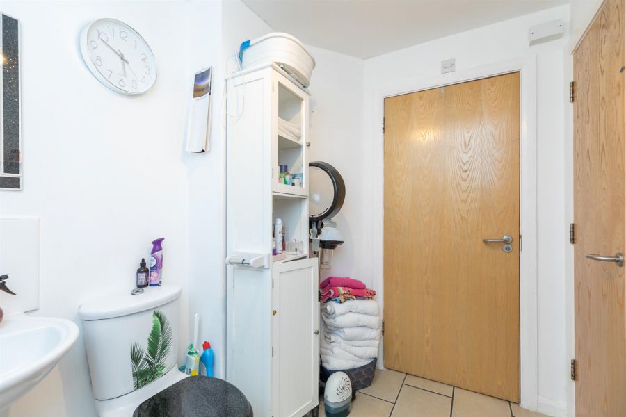 Apt 1, 3 Lewis Mews