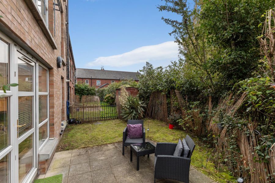 Apt 1, 3 Lewis Mews