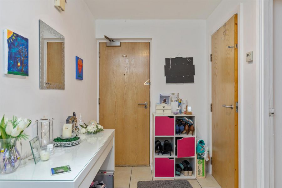 Apt 1, 3 Lewis Mews