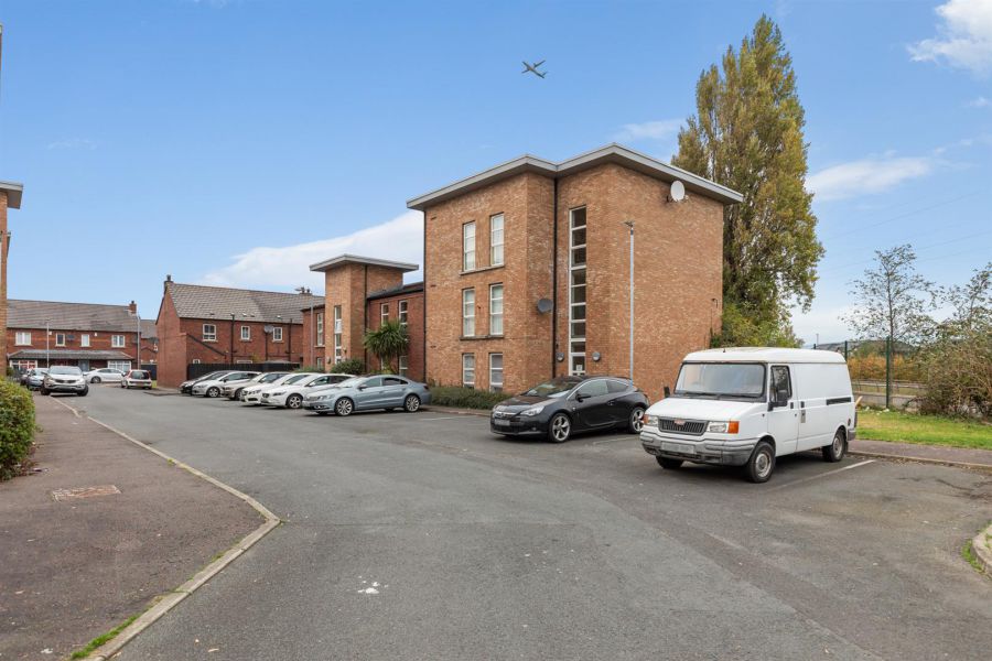Apt 1, 3 Lewis Mews