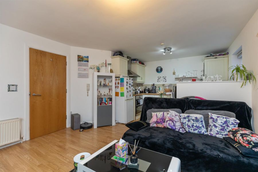 Apt 1, 3 Lewis Mews