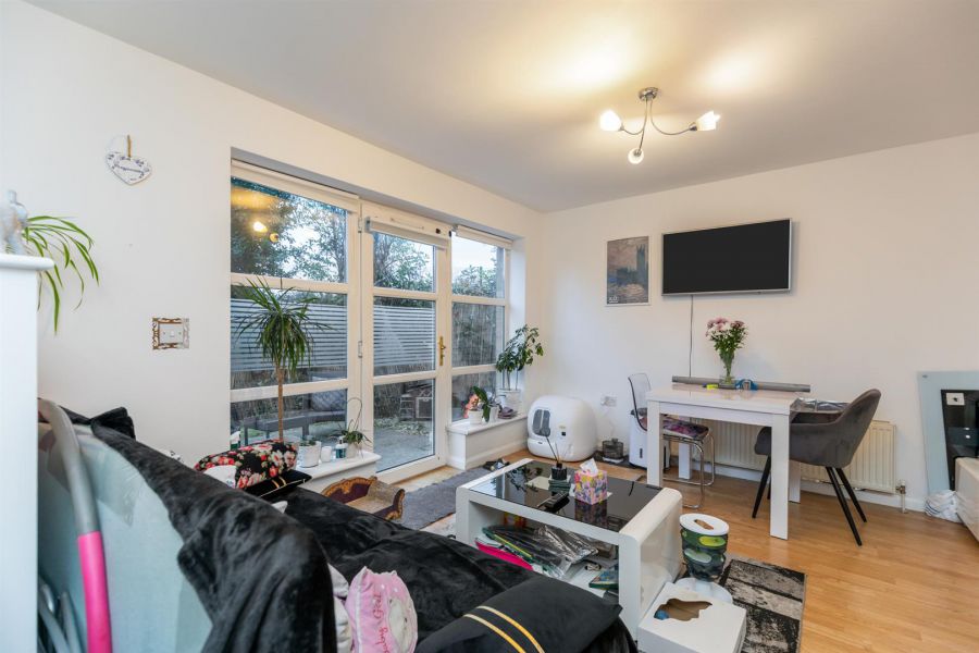 Apt 1, 3 Lewis Mews