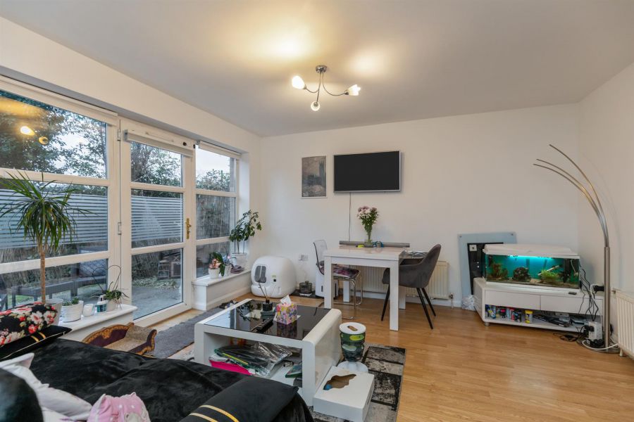 Apt 1, 3 Lewis Mews
