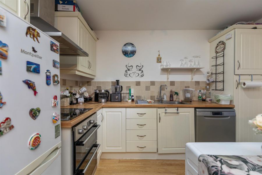 Apt 1, 3 Lewis Mews