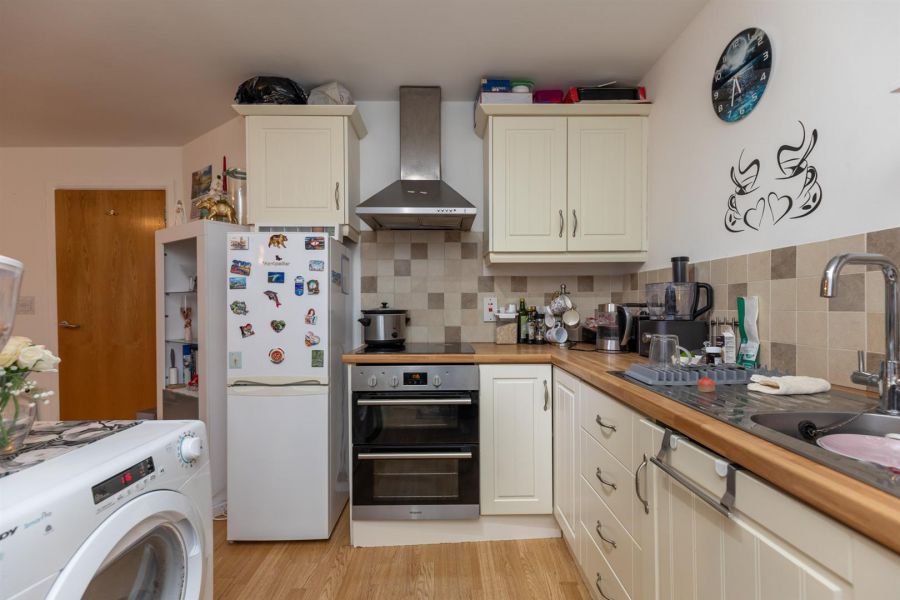 Apt 1, 3 Lewis Mews
