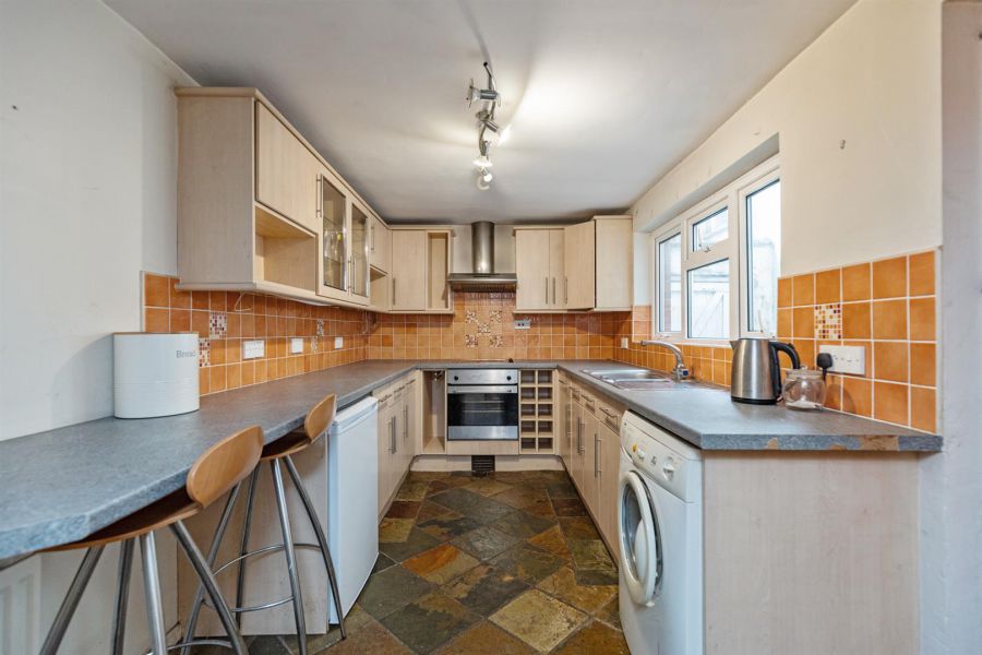 27 Belmont Avenue West