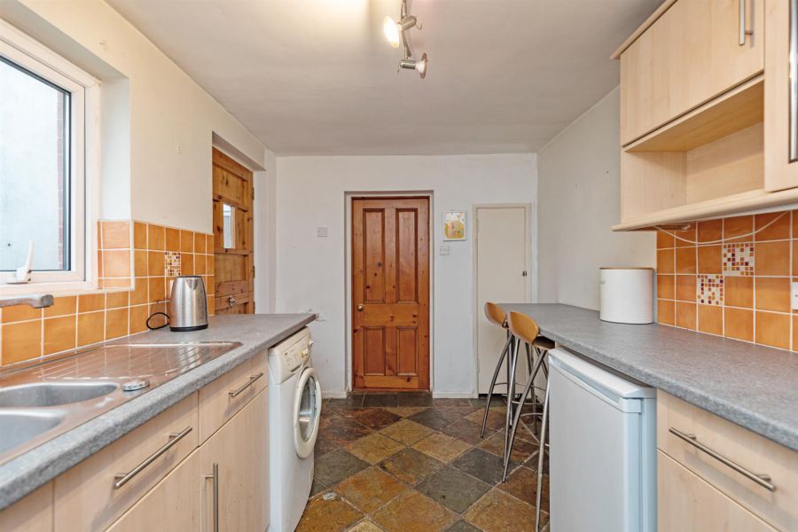 27 Belmont Avenue West