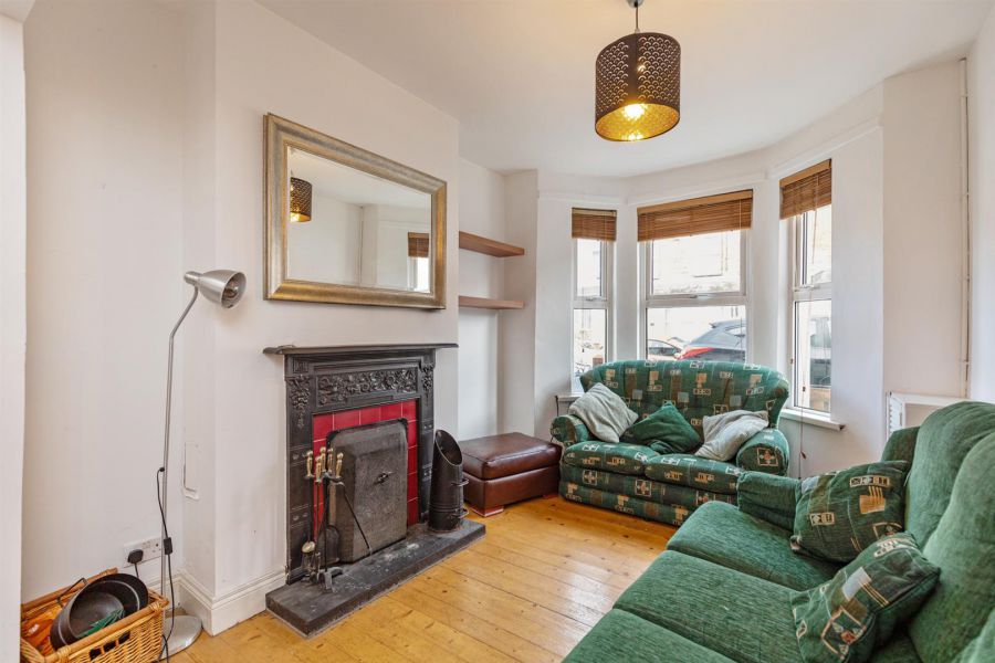 27 Belmont Avenue West