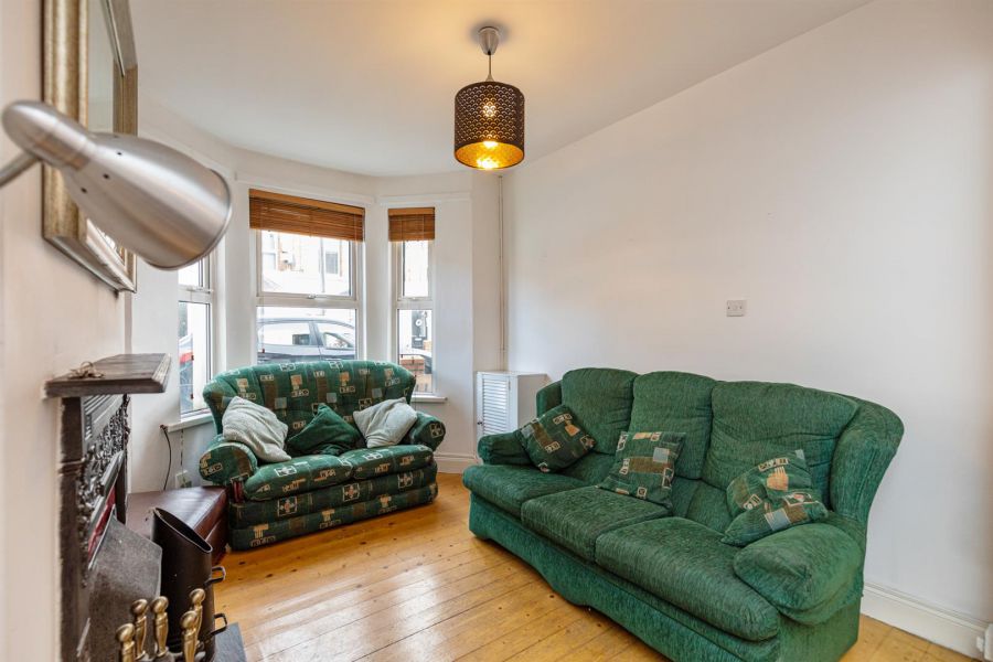 27 Belmont Avenue West