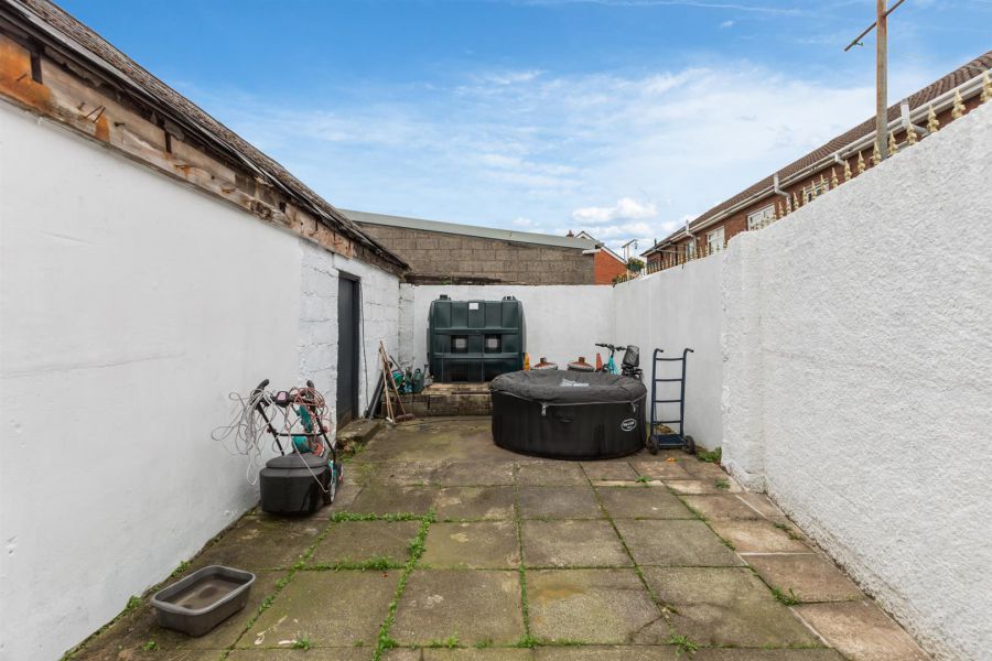 49 Larkfield Road