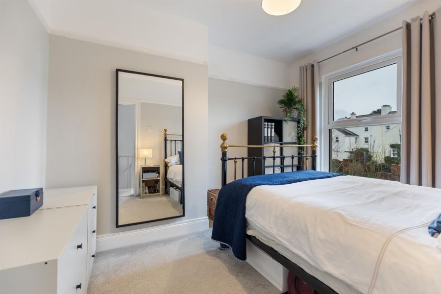 8 Kirkliston Gardens