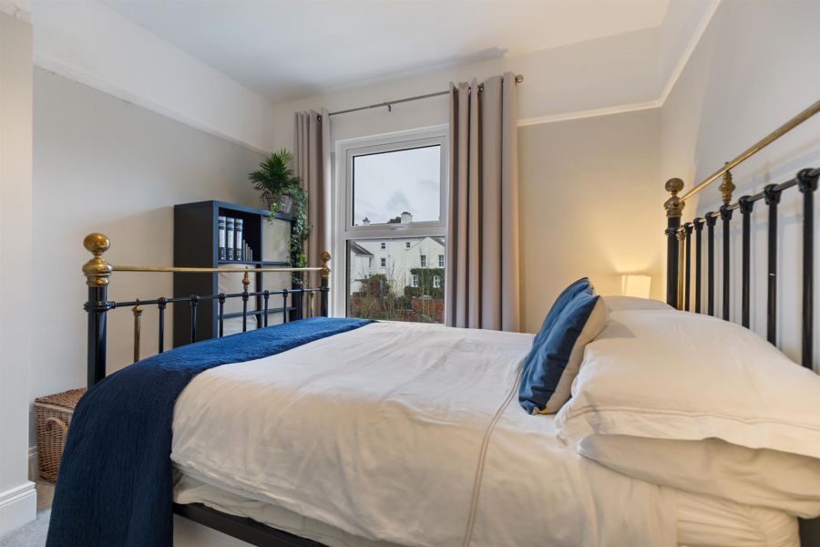 8 Kirkliston Gardens