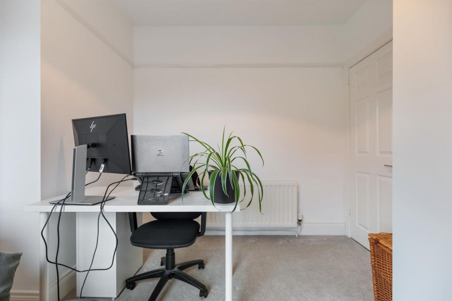 8 Kirkliston Gardens