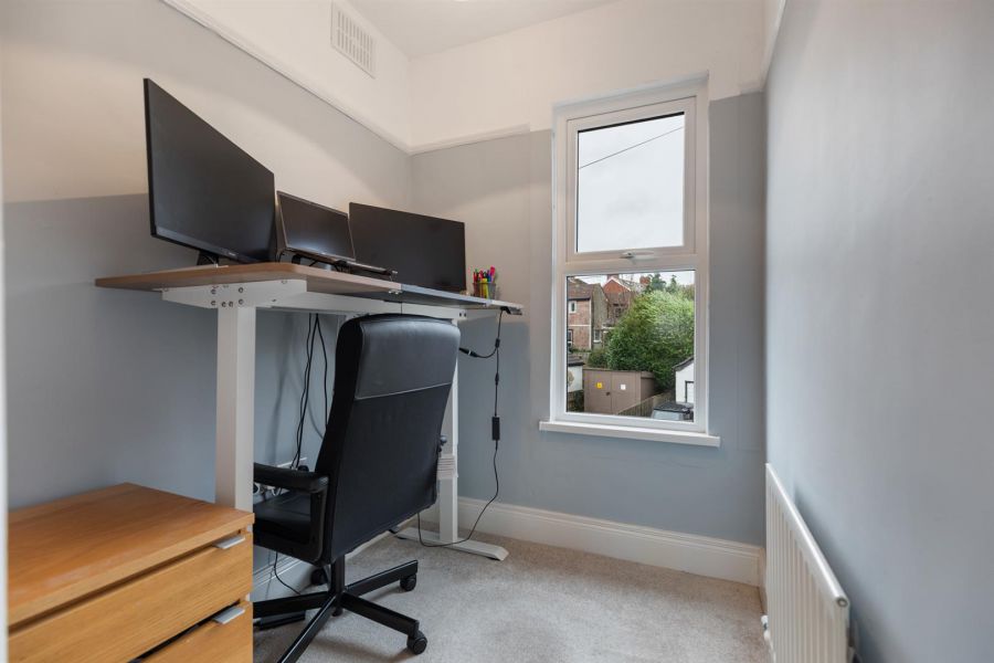 8 Kirkliston Gardens