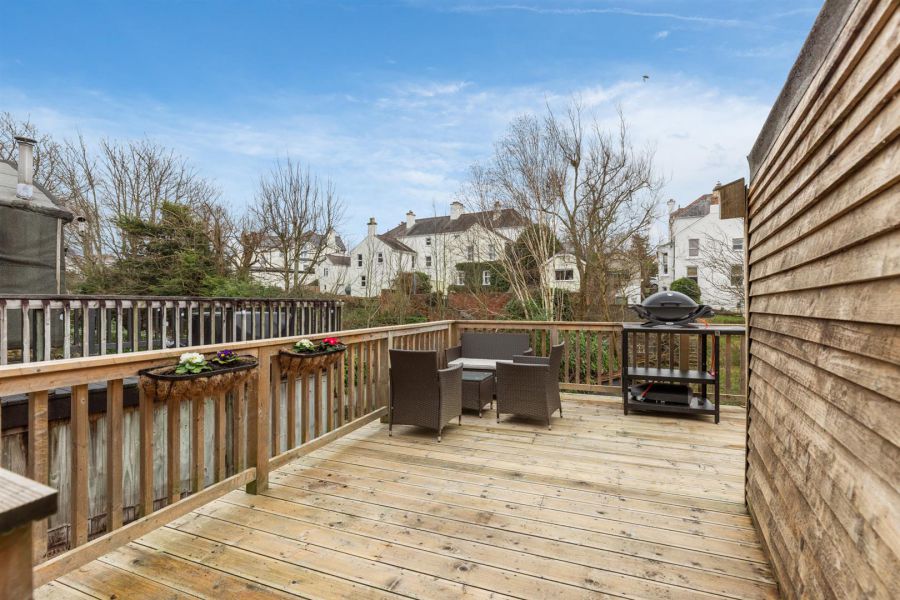 8 Kirkliston Gardens