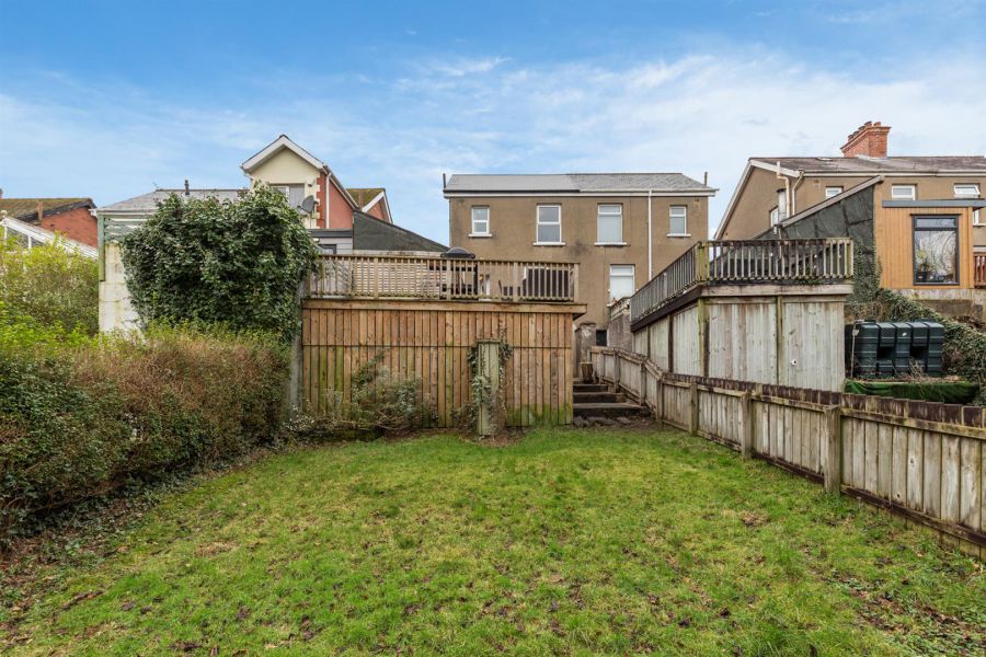 8 Kirkliston Gardens