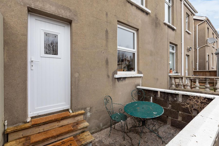 8 Kirkliston Gardens