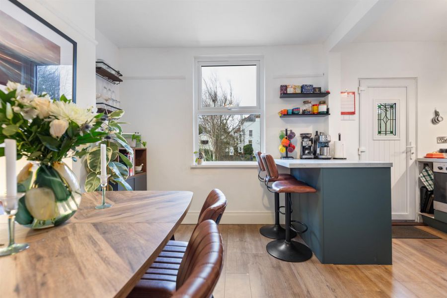 8 Kirkliston Gardens