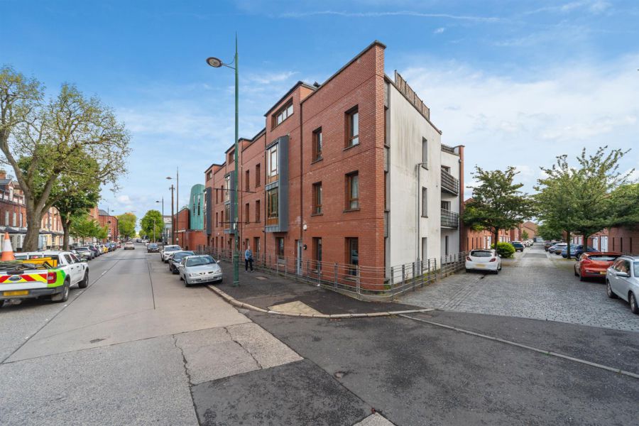 Apt 9, 112 Templemore Avenue