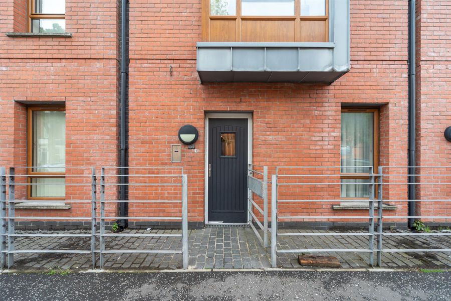Apt 9, 112 Templemore Avenue