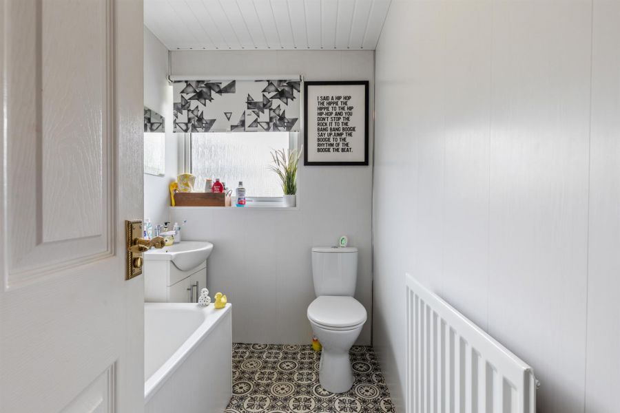 6 Lower Braniel Road