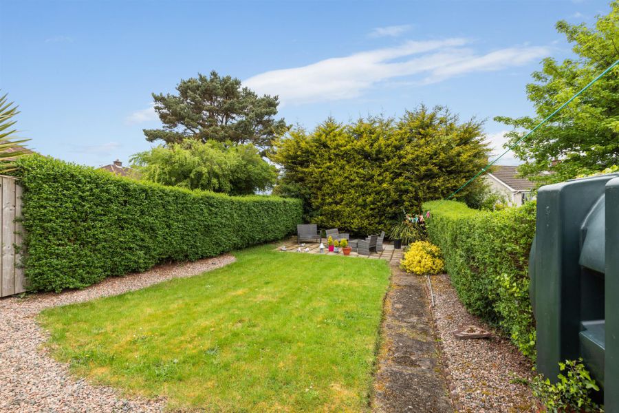 6 Lower Braniel Road