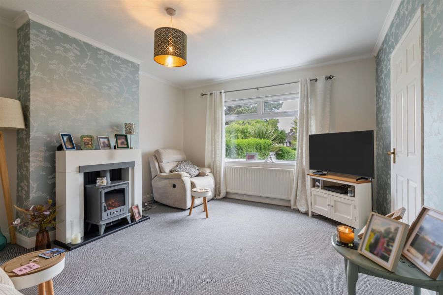 6 Lower Braniel Road